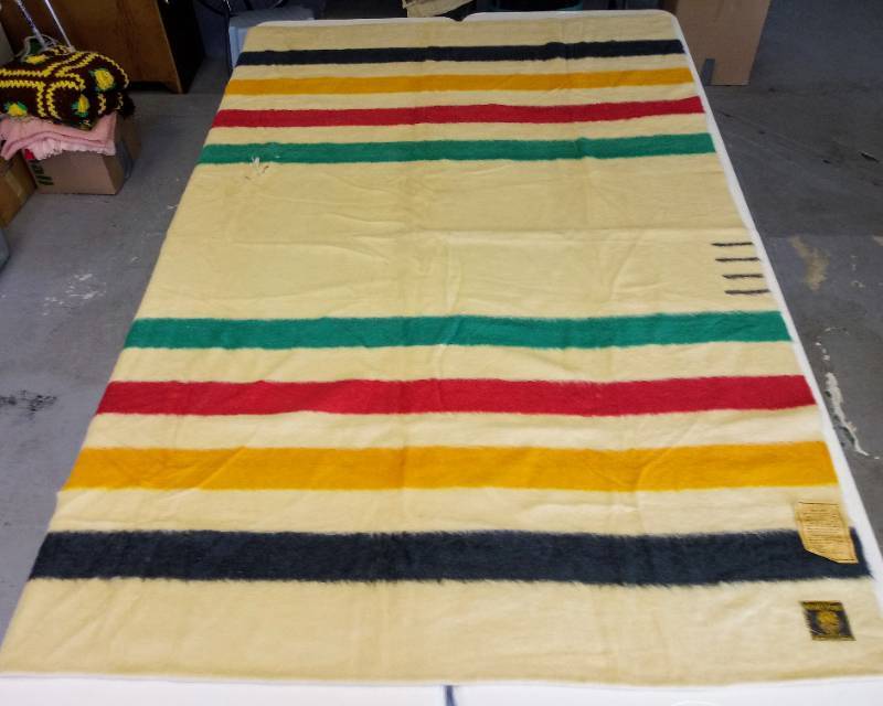 lot 2219 image: Vintage Earlys Witney Point Iconic Wool Stripe Blanket - Made in England - 90 x 69