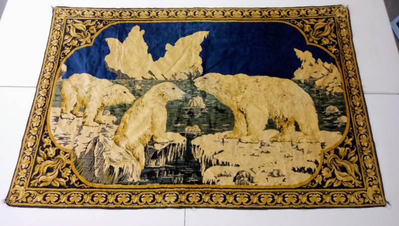lot 2215 image: Vibrant Vintage Polar Bear Mother and Cubs on Iceberg TapestryWall Hanging