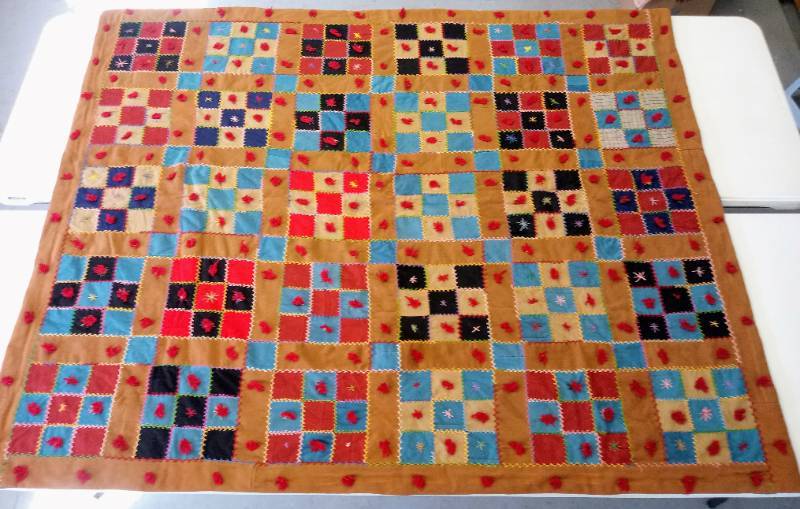 lot 2218 image: Charming & Colorful Nine Patch Pattern Quilt