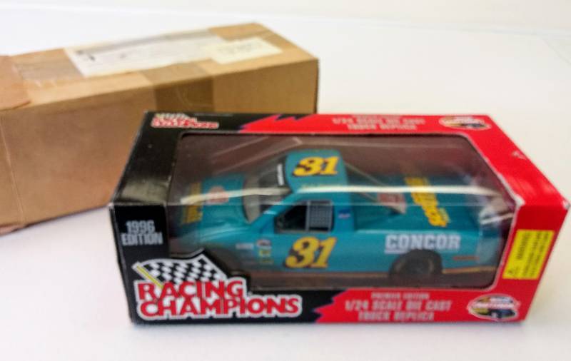 lot 3247 image: Racing Champions 124th Scale Die Cast Truck Replica  #31  1996 Premier Edition