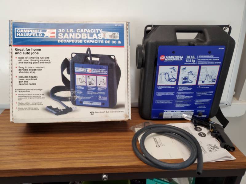 lot 2913 image: Campbell Hausfeld 30lbs Capacity Sandblaster