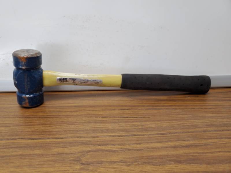 lot 2936 image: Klein Tools 809-36  Linemans Double-Faced Hammer