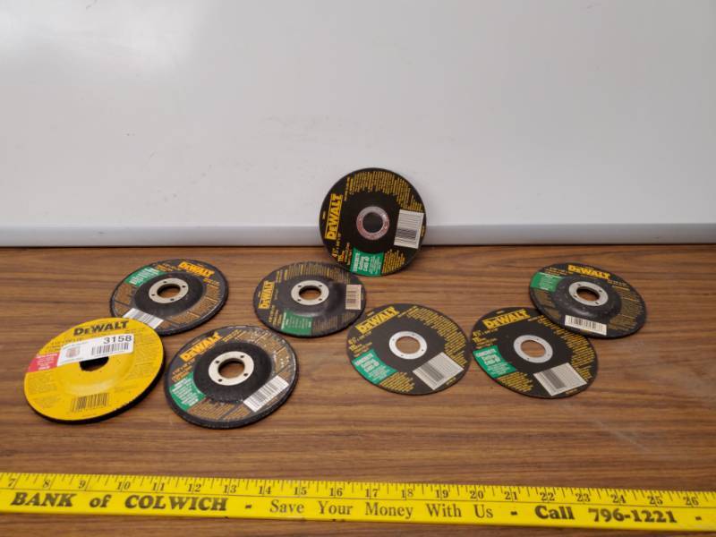 lot 3158 image: (8) DeWalt  4-12 x .045 x 78  Concrete  Masonry Cut-Off Wheels