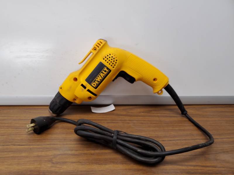 lot 3163 image: DeWALT D21007 38 VSR Drill  Corded