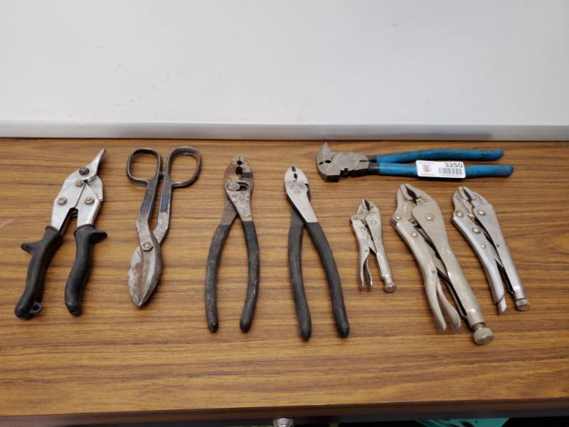 lot 3250 image: Vise Grips- Pliers and More- Lot