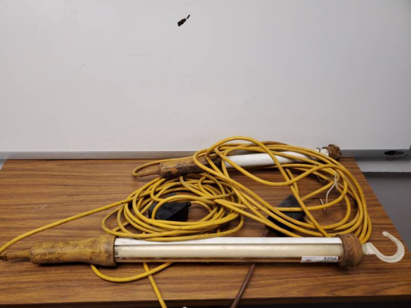 lot 3256 image: 2 Shop Drop Lights With Long Cords- Both Tested Working