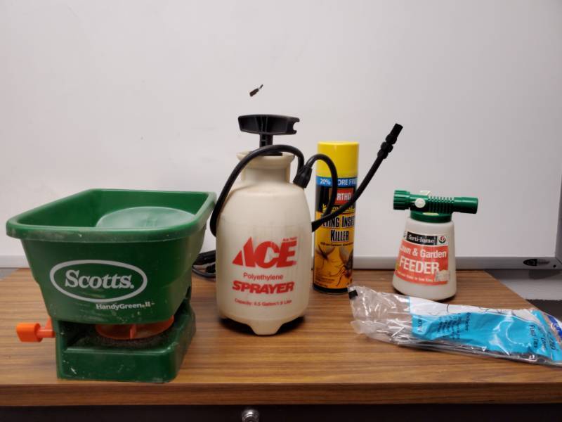 lot 3260 image: Lawn and Garden Lot