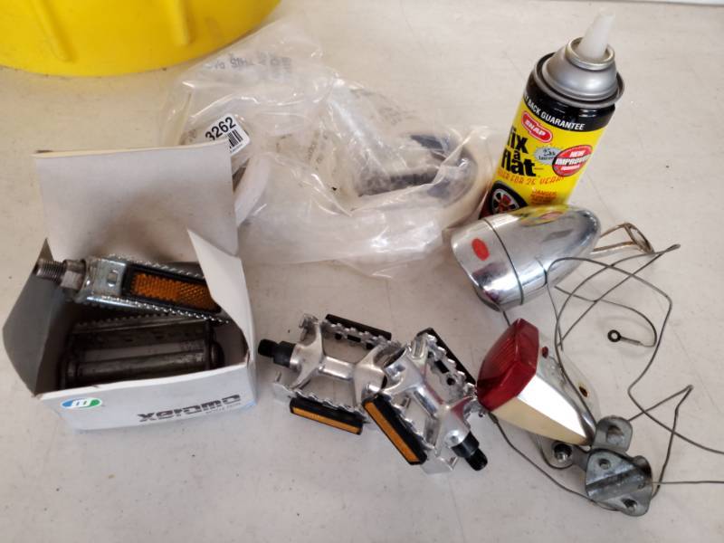 lot 3262 image: Bicycle Lot- Some Vintage Lights and Other