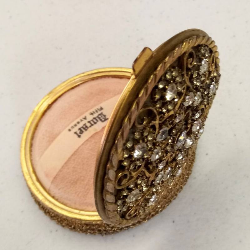 lot 3220 image: Dorset 5th Avenue Round Vintage Compact- Rhinestones on Case- Stunning
