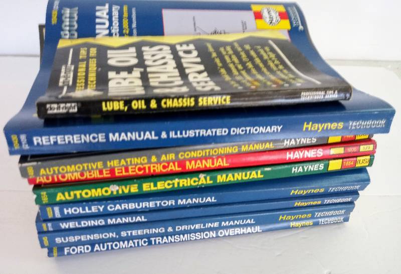 lot 3266 image: Haynes Automotive Manuals-  Large Lot