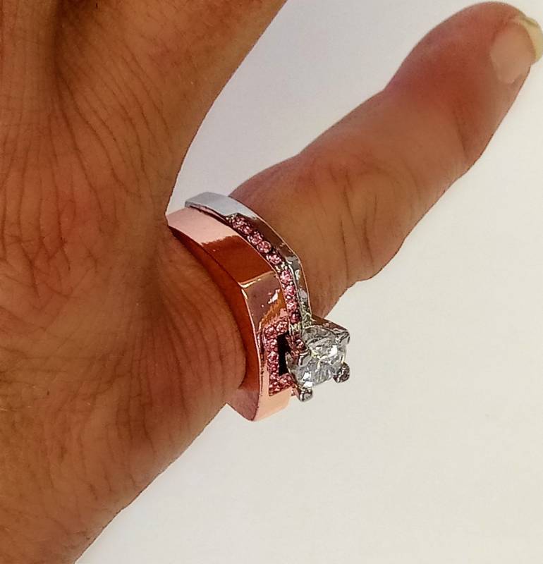 lot 3216 image: Unique Size 8� Peach & Silver Toned Ring  Beautiful