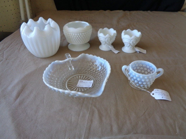 lot 8825 image: Milk Glass  Moonstone & Hobnail