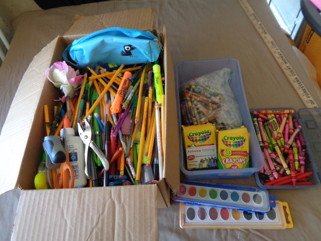 lot 8837 image: Pens pencils highlighters ect.