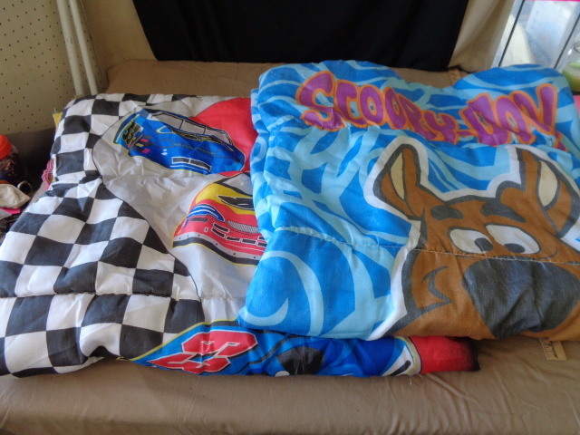 lot 8840 image: 2 sleeping bags