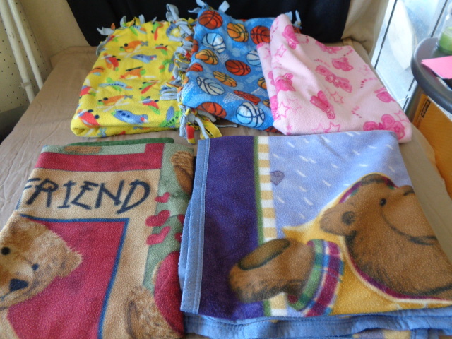 lot 8843 image: 5 THROWS