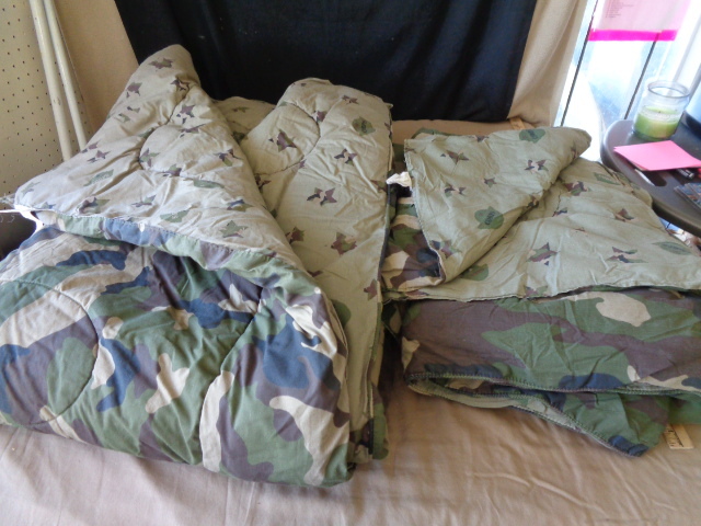 lot 8845 image: 2 Camo twin comforters