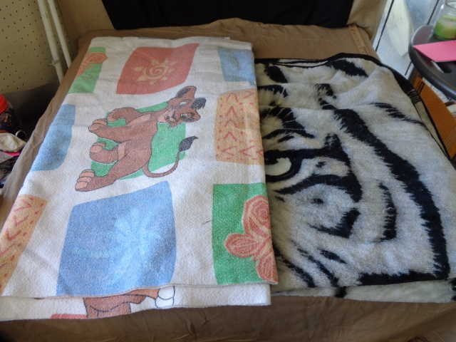 lot 8848 image: Lion King blanket and tiger throw