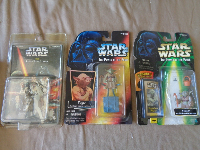 lot 8854 image: Star Wars Yoda with cane and boiling pot,  Yoda with jedi trainer backpack, and Yoda metal key chain