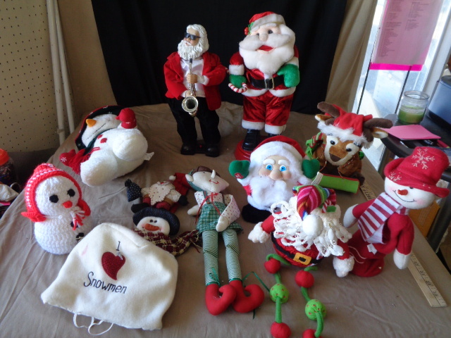 lot 8872 image: Talking and stuff christmas toys