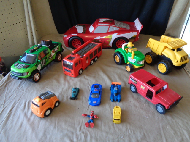 lot 8873 image: Cars and Trucks