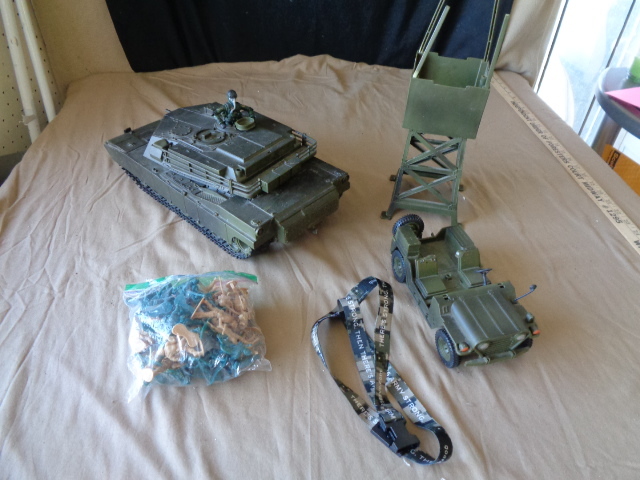 lot 8875 image: Military toy lot