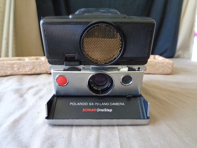 lot 8886 image: Polaroid SX-70classic