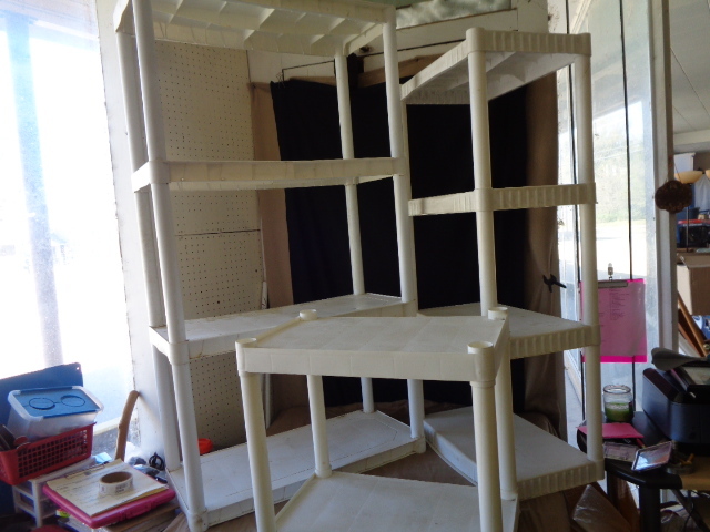 lot 8899 image: Plastic Shelves