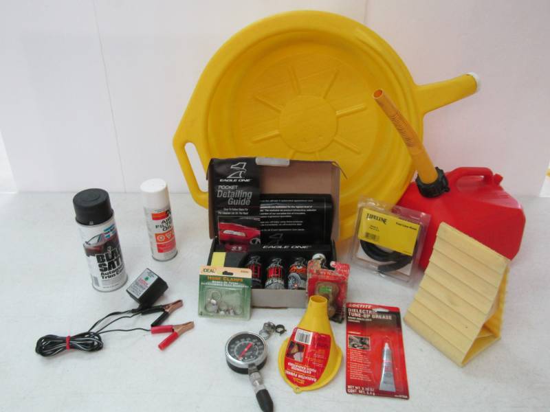 lot 3283 image: Automotive Accessory Lot  Lots of Goodies