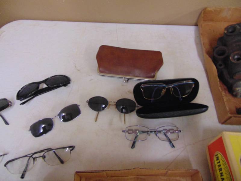 lot 2905 image: 6 Pair of Eye Glasses - Clip on shades and More
