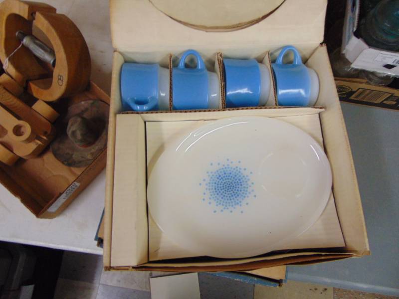 lot 2923 image: Blue Mosaic Snack Set - FireKing