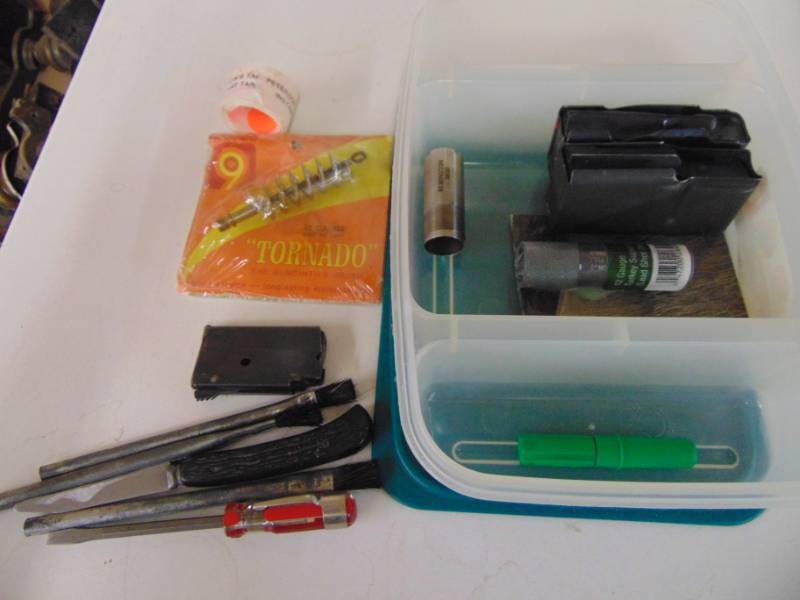 lot 2935 image: Rifle  clips and shotgun choke - and more