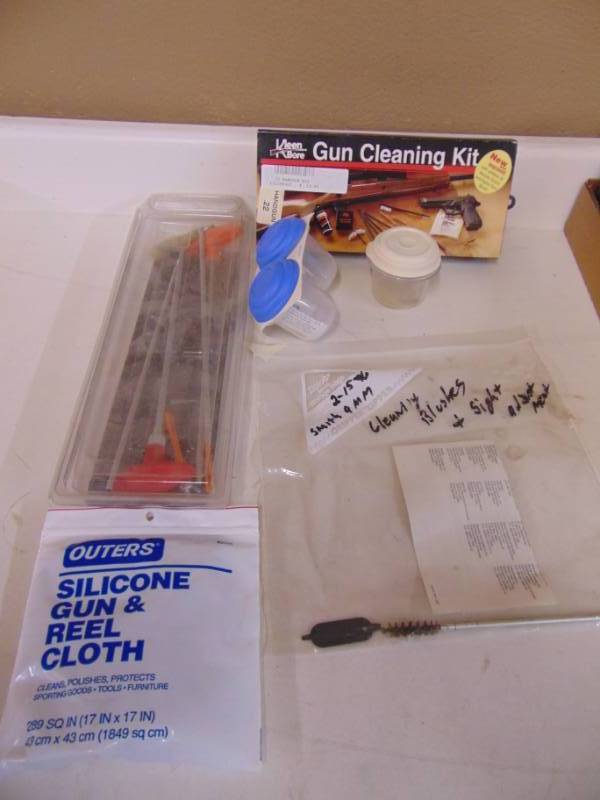 lot 2941 image: Gun Cleaning Supplies