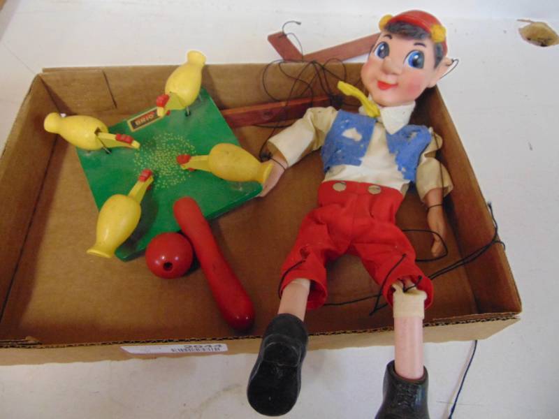 lot 2944 image: Pinnochio and Chickens - Vintage Toys