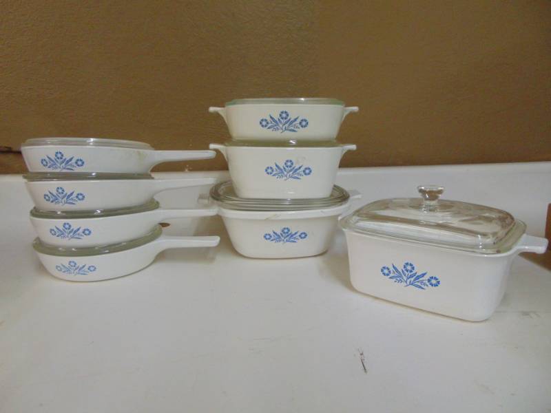 lot 2957 image: Blue Cornflower corning ware set