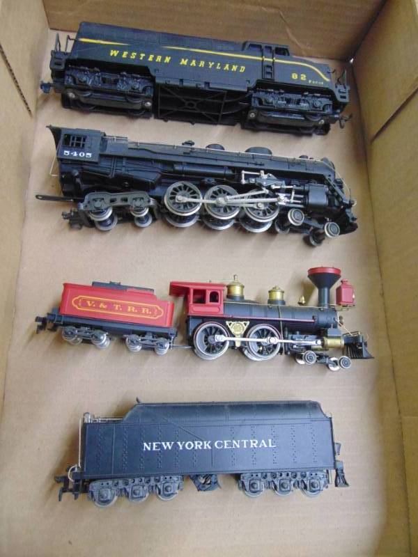 lot 2963 image: Pair of HO Scale Engines and cars