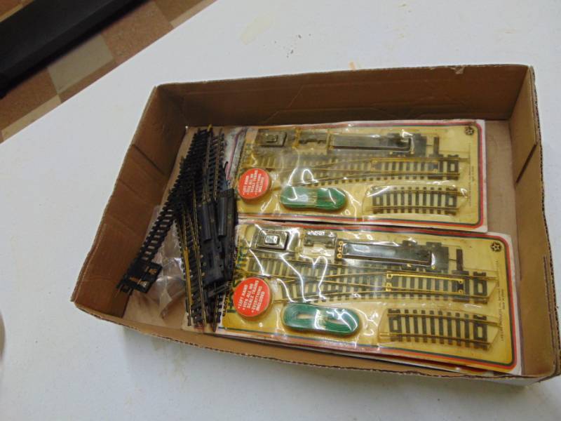lot 2969 image: HO Scale Track Pieces and switches