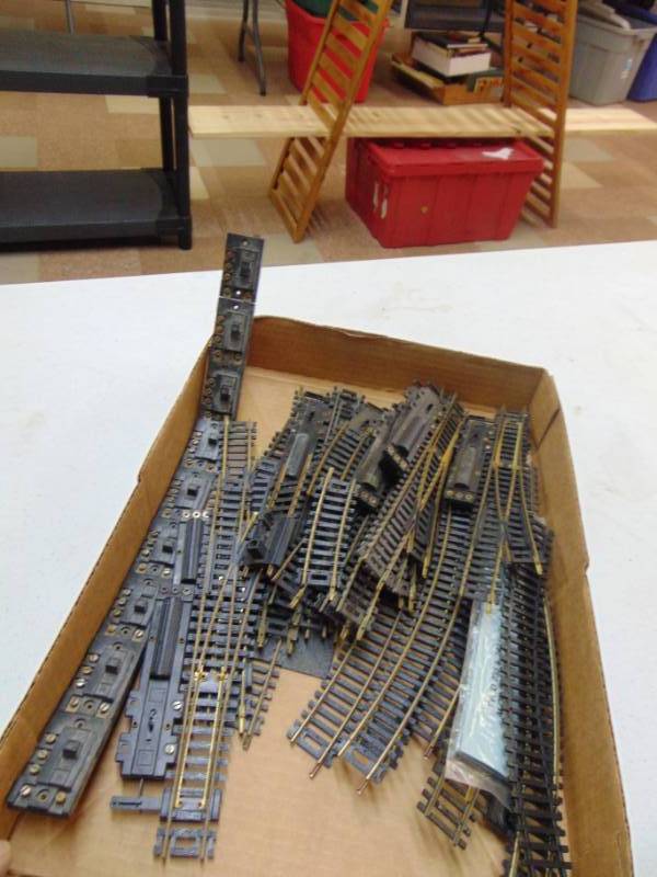 lot 2970 image: HO Scale Track Pieces and switches