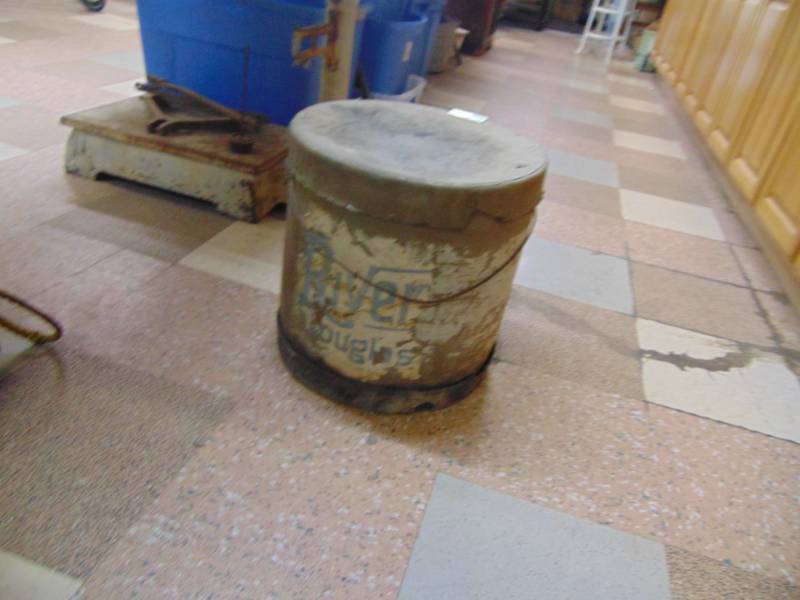 lot 3002 image: Paper Hat Box 