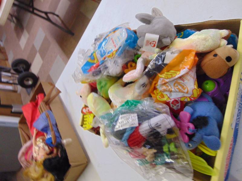 lot 3027 image: Ty Beanie Babies and more