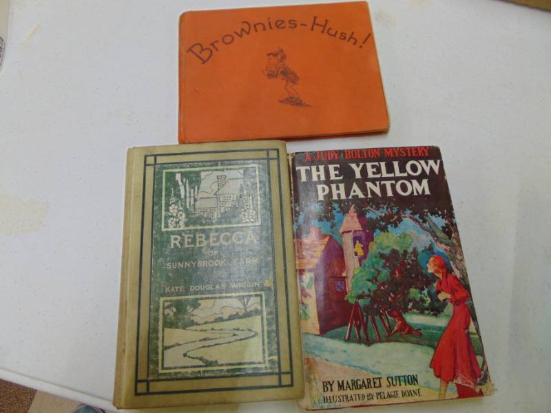 lot 3039 image: 3 Vintage Books