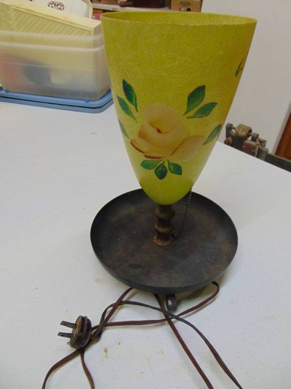 lot 3041 image: Vintage Table Lamp