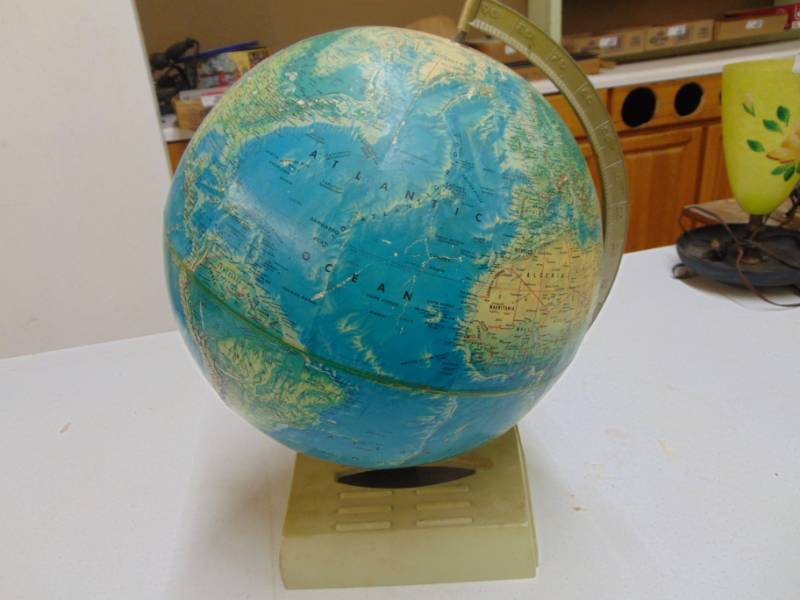 lot 3042 image: Vintage Globe