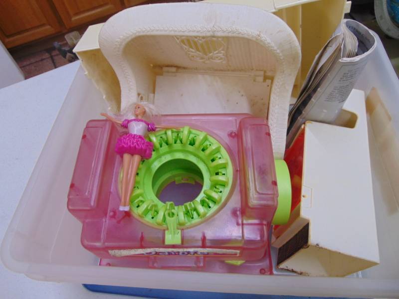 lot 3043 image: Barbie Doll Toys and Miscellaneous