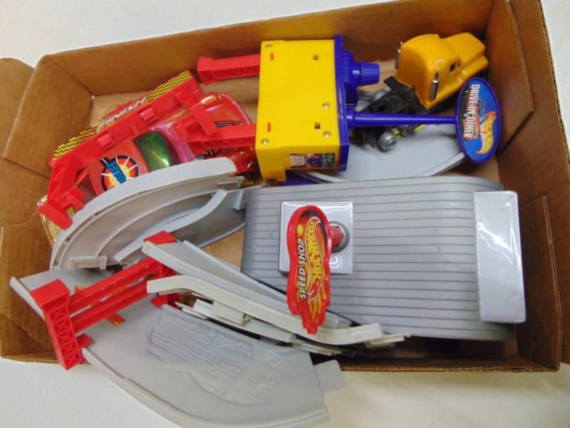 lot 3044 image: Miscellaneous Toys