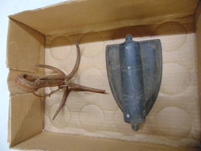 lot 3048 image: Gator Hook and more