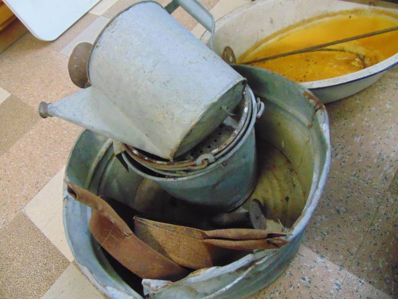 lot 3049 image: Galvanized Tub and much more