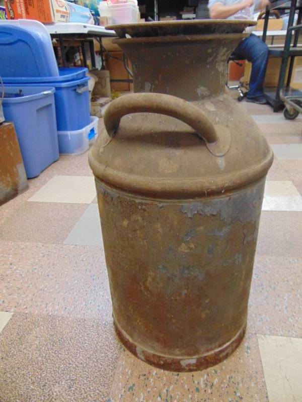 lot 3056 image: Large Cream Can