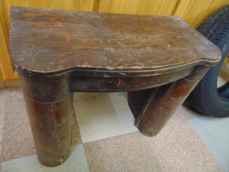 lot 3062 image: Vintage Radio Sounding Boaard - Shelf