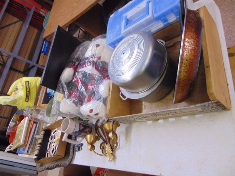 lot 3064 image: Contents of Table