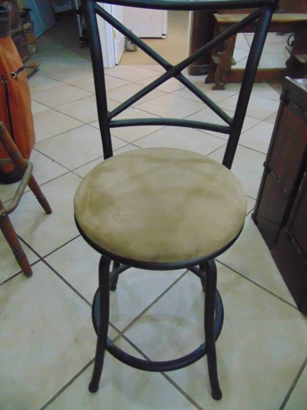 lot 3066 image: Bar Stool